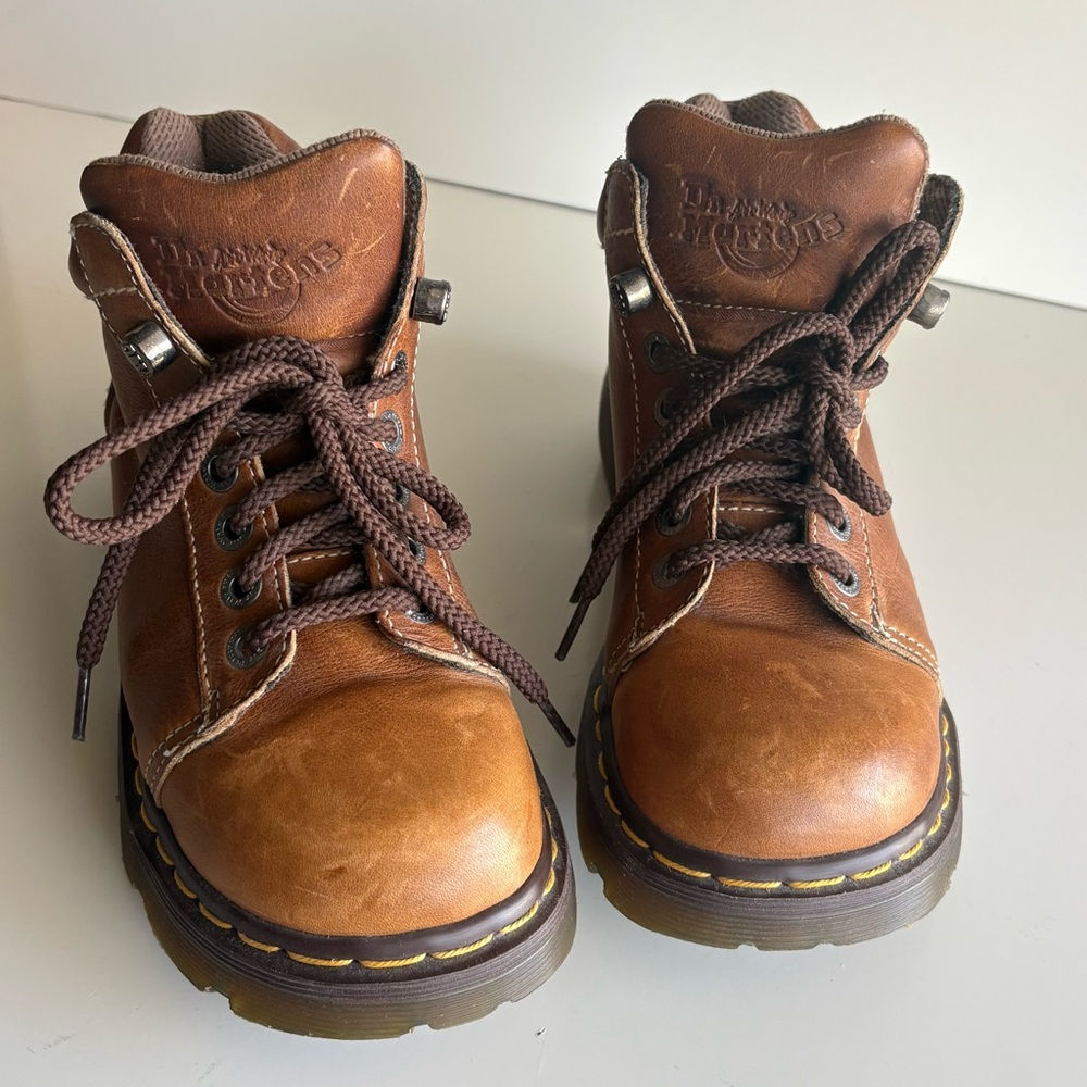 Dr. Martens 8542 Vintage Chunky Leather Boots Size 6